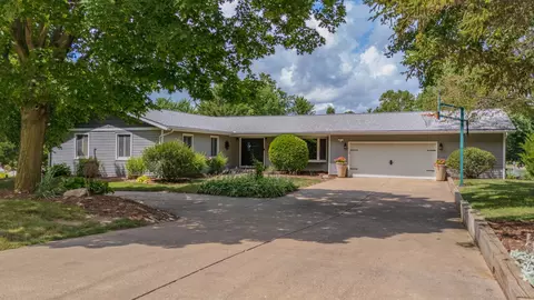 8264 Sunset Rd, Carlock, IL 61725