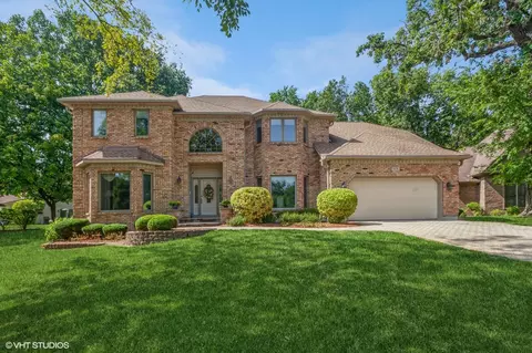 6 Winterberry Ct, Bolingbrook, IL 60440