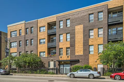 2951 N Clybourn Ave #205, Chicago, IL 60618