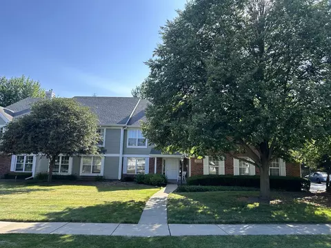 5 S530 Paxton Dr #F, Naperville, IL 60563
