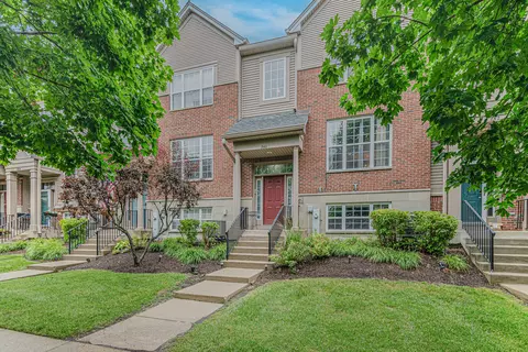 246 Station Park Cir, Grayslake, IL 60030
