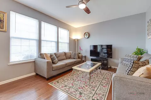 Living - 737 Thornbury Rd, Bartlett, IL 60103 photo 4 of 7