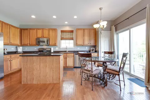 Kitchen - 737 Thornbury Rd, Bartlett, IL 60103 photo 2 of 4