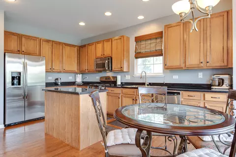 Kitchen - 737 Thornbury Rd, Bartlett, IL 60103 photo 3 of 4