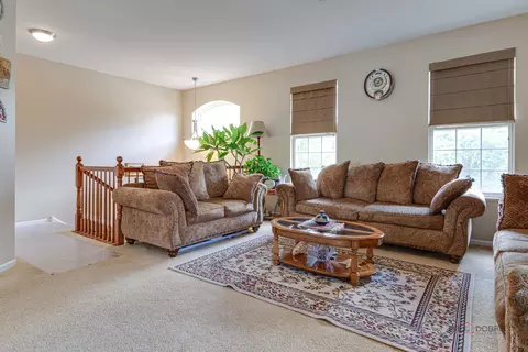 Living - 737 Thornbury Rd, Bartlett, IL 60103 photo 1 of 7
