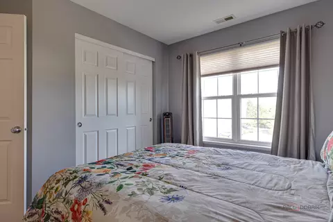 Bedroom - 737 Thornbury Rd, Bartlett, IL 60103 photo 7 of 7