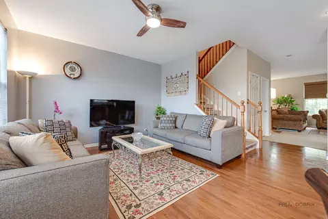 Living - 737 Thornbury Rd, Bartlett, IL 60103 photo 5 of 7