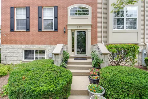Exterior - 737 Thornbury Rd, Bartlett, IL 60103 photo 4 of 4