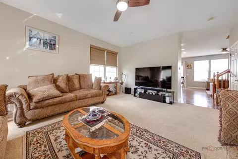 Living - 737 Thornbury Rd, Bartlett, IL 60103 photo 3 of 7