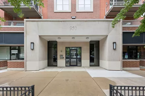 950 W Huron St #403, Chicago, IL 60642