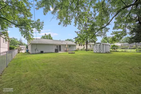 Exterior - 1270 Post Rd, Aurora, IL 60506 photo 4 of 4