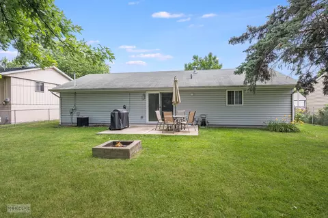 Exterior - 1270 Post Rd, Aurora, IL 60506 photo 2 of 4