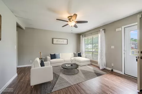 Living - 1270 Post Rd, Aurora, IL 60506 photo 2 of 3