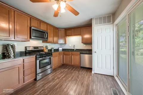 Kitchen - 1270 Post Rd, Aurora, IL 60506 photo 2 of 2