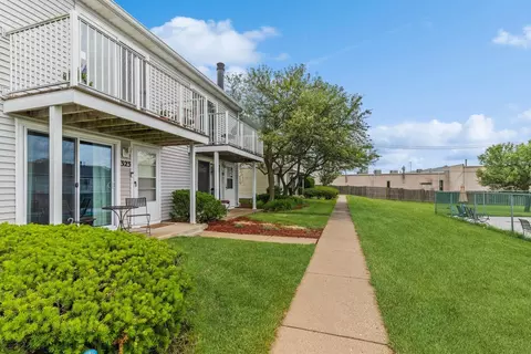 323 Meadow Green Ln #323, Round Lake Beach, IL 60073