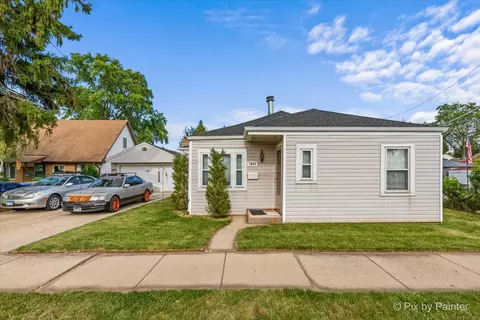 2093 Maple St, Des Plaines, IL 60018 photo 1