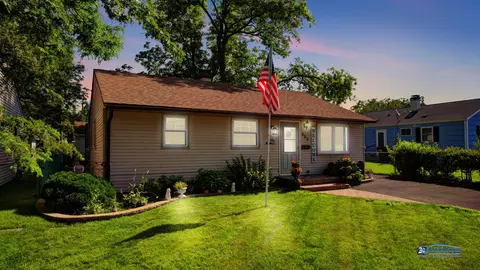 805 S Lake St, Mundelein, IL 60060
