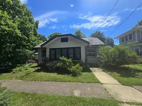 422 Cottage Grove Ave, Rockford, IL 61103