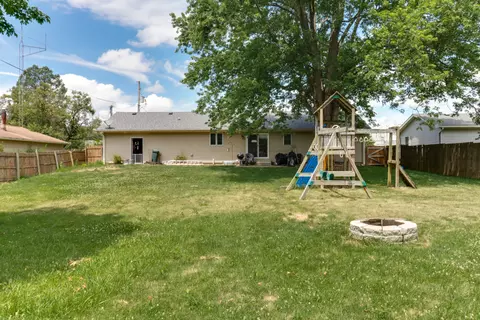 705 Eastview Dr, Mclean, IL 61754 photo 2
