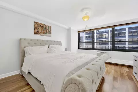 Bedroom - 33 E Cedar St #5A, Chicago, IL 60611 photo 1 of 3