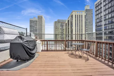 Exterior - 33 E Cedar St #5A, Chicago, IL 60611 photo 1 of 2