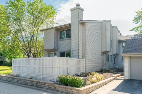 542 Del Lago Dr, Schaumburg, IL 60173