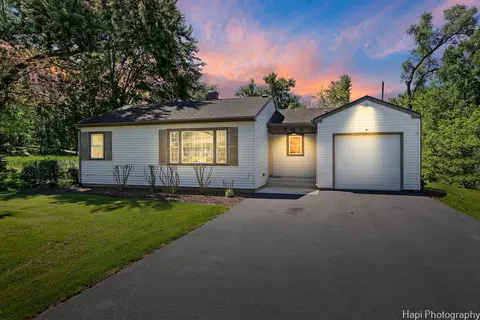 705 Oriole Trl, Mchenry, IL 60051