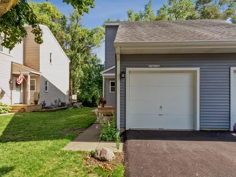 27 W159 Cooley Ave, Winfield, IL 60190 photo 2