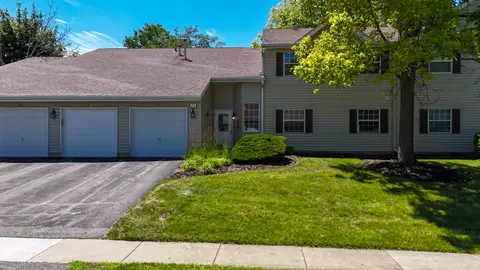 20 Gant Cir #E, Streamwood, IL 60107