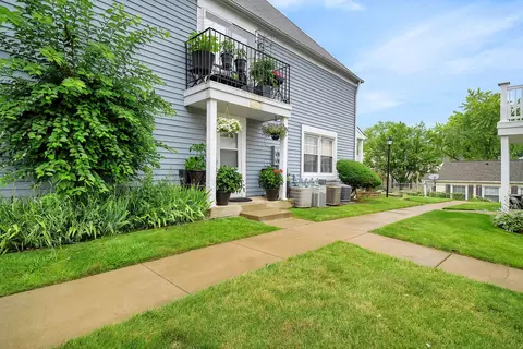 438 James Ct #D, Glendale Heights, IL 60139