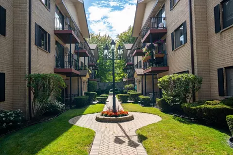 5159 N East River Rd #205C, Chicago, IL 60656