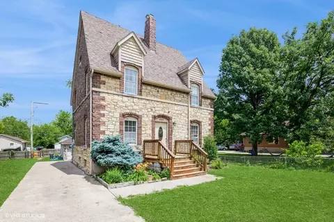 323 W Oak Ave, Lockport, IL 60441
