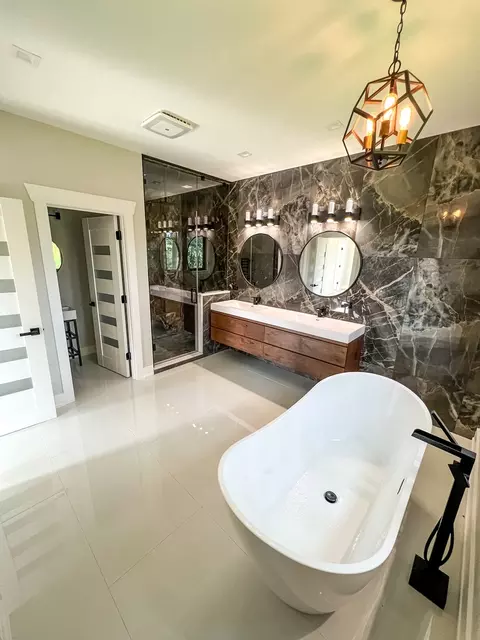 Bath - 9517 Forest Pl, Des Plaines, IL 60016 photo 1 of 3
