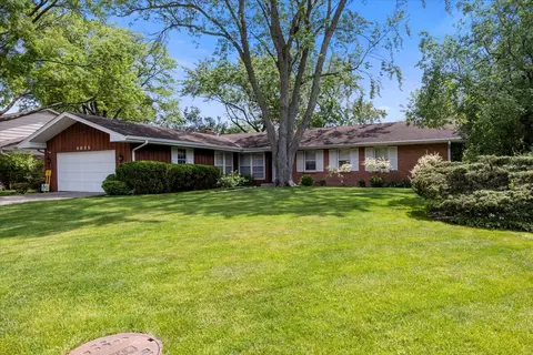 4035 Bordeaux Dr, Northbrook, IL 60062