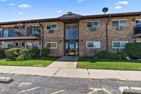 824 E Old Willow Rd #115, Prospect Heights, IL 60070