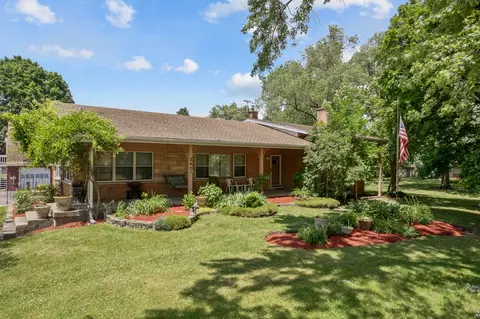 2401 Rohlwing Rd, Rolling Meadows, IL 60008