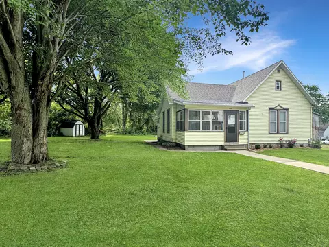 824 S 13th Ave, Freeport, IL 61032