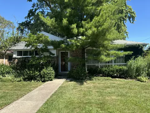 648 Oakwood Ct, Des Plaines, IL 60016