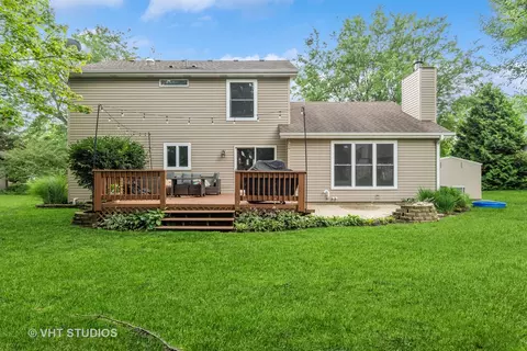 Exterior - 600 Maple Ave, Elburn, IL 60119 photo 5 of 7