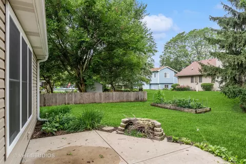 Exterior - 600 Maple Ave, Elburn, IL 60119 photo 4 of 7