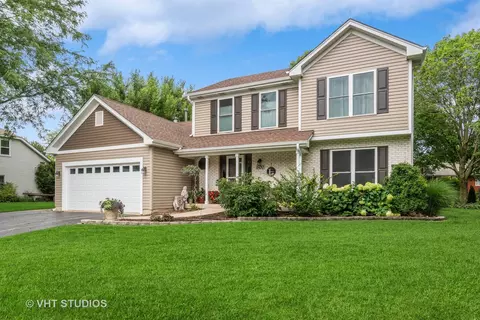 600 Maple Ave, Elburn, IL 60119