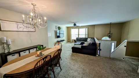 1061 Crane Pt, Elgin, IL 60124 photo 4