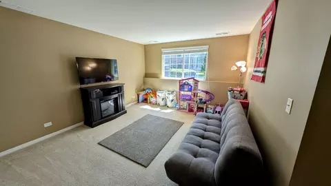 1061 Crane Pt, Elgin, IL 60124 photo 16