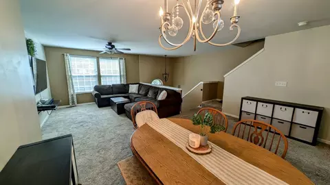 1061 Crane Pt, Elgin, IL 60124 photo 5