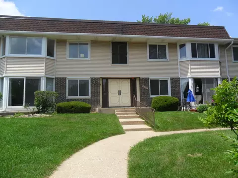 3012 Roberts Dr #8, Woodridge, IL 60517