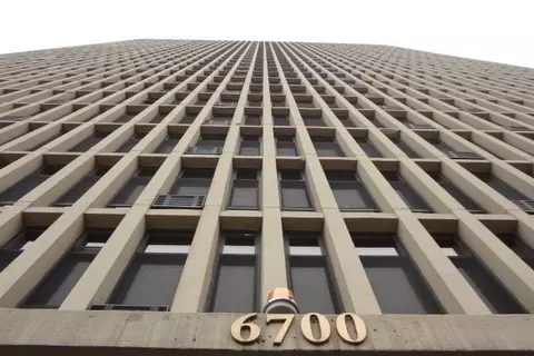 6700 S South Shore Dr #17K, Chicago, IL 60649