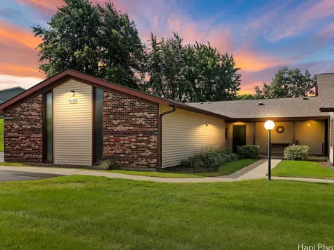 5117 W Thornwood Dr #A, Mchenry, IL 60050