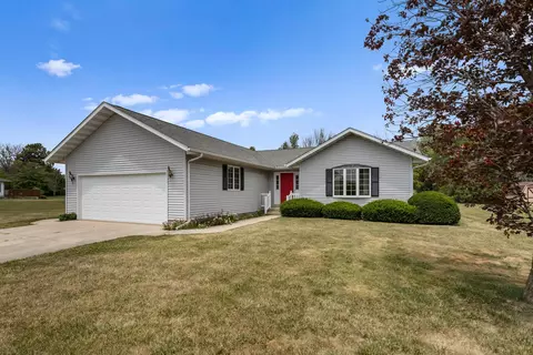 12 Chad Ave, Sullivan, IL 61951