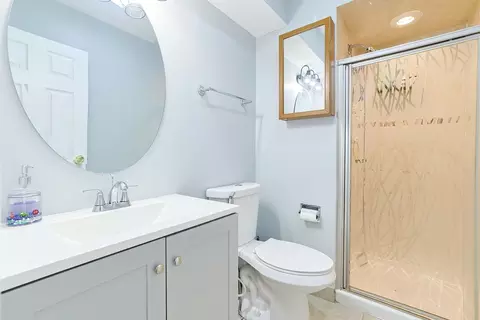 Bath - 9349 Maple Ln, Des Plaines, IL 60016 photo 3 of 3
