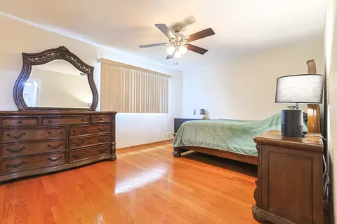 Bedroom - 9349 Maple Ln, Des Plaines, IL 60016 photo 2 of 5